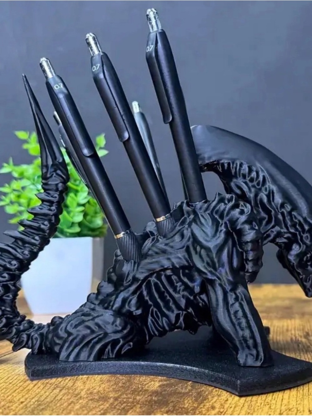 Alien Xenomorph Pen Holder Office Desk Home Decor NEW Toys Games Movie Fantasy